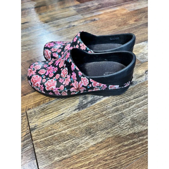 Crocs Work Clog Women's Size 7 Neria Pro II Roses Floral 205385 Colorful - Picture 1 of 4